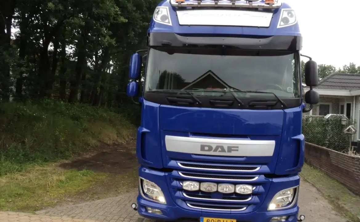 DAF XF 510 pk 3 lagen bak met hefdak VOOR Veevervoer